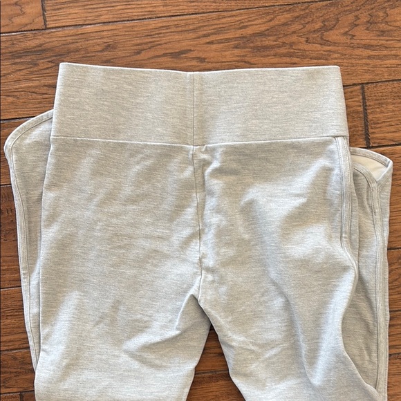 Lou & Grey Gray Leggings with Ribbed Waistband and Tapered Legs - Picture 6 of 7